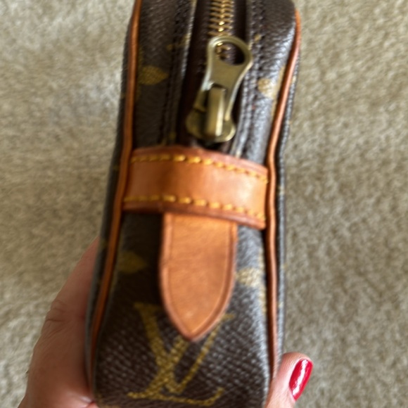 Louis Vuitton pouch - Picture 7 of 16